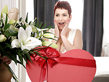 Liza Pinelli VR Porn: Mom Deserves The Best - VirtualTaboo