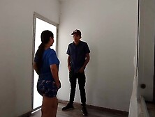 VISITA EN LA CASA- el vecino de verga grande entra dentro de la PUSSY DE SU VECINA