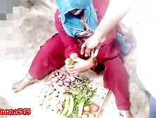 Vegetable bech rahi bhabhi ko patakar choda in clear hindi voice xxx indian desi bhabhi vegetables selling