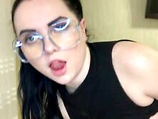 Playful webcam babe with brunette hair