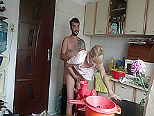 Wife Gets Fucked While She Is Cooking !