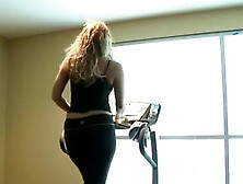 Work-Out Slut Blows Her Trainer