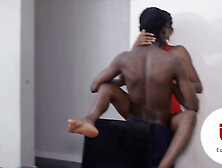 Minha meia-irmã me viu soprando balões de Natal e decidiu me fazer um boquete (Trailer)