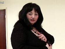 Large British Step mommy shows off great milk cans and large arse