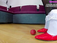 Kati Crush barefoot, with high heels and ballerina shoes Foot