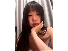 Xinyu789 fingers her pussy