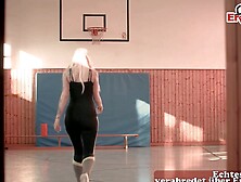 Sporty mom seduces her personal coach