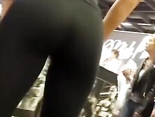 Sexy ass sporty chick in black leggings