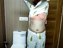 Trying My Stepmother's Yummy Twat in the Bathroom.  Full Sex tape