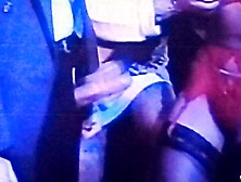 Im Kino Schwanz zum spritzen gebracht