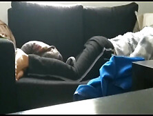 看简见有惊喜同事醉了在房间我和他老婆在客厅偷情裤子不敢脱怕他突然醒了