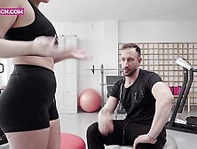 A young Latina with great attributes and very horny fucking her personal trainer in her first training. Emilio Ardana and Ole po