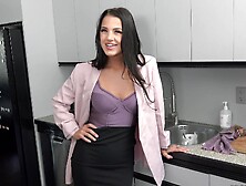 Horny Realtor Evelin Stone Convinces A Guy To Buy The House