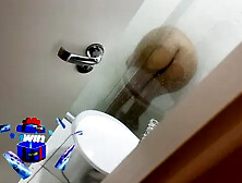 toma Banho De Porta Aberta, eu Ela Sabe Como Me Chamar