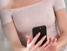 30-летняя славянка очень просит поработать над ее попкой