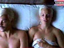 Mena Suvari Boobs Scene – The Garden Of Eden