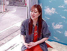 231201丈の長い服を着てる女の子とa4