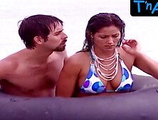 Pierina Carcelen Bikini Scene In Al Fondo Hay Sitio