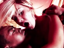 Insatiable lovebird's hardcore action