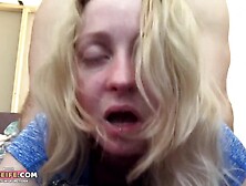 Laut schreien,  waehrend mein Arsch gefickt wird