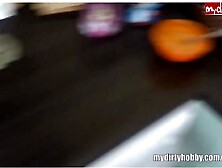 Deutsches Cutie wird geil gefickt und schluckt!