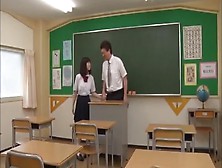 【制服着衣】放課後の教室｡机ｶﾞﾀｶﾞﾀ揺らし覚えたてのｾｯｸｽに明け暮れる女子●生