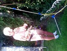 im garten mal duschen