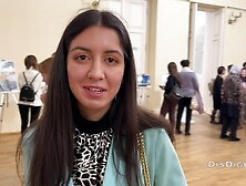 Picked up a modest bitch in the theater and divorced for sex in an art gallery