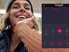 Телочка гуляет по магазину и кончает от вибратора в киске