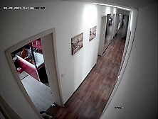 IP-CAM - Mom takes a bath early in the morning