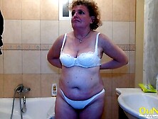 An old ladt Helene knows how to give a passionate blowjob