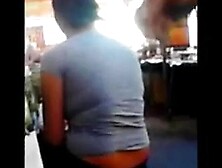 Nalgona En Mallas Negras Sentada