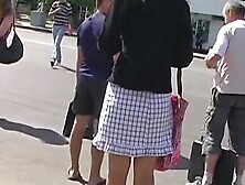Very hawt brunette hair in outdoor upskirt vid