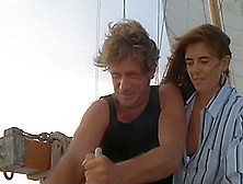 Elizabeth Hurley - Topless & Voyeurism - Der Skipper (1999)