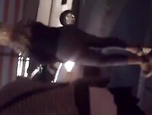 En el metro:Sexy madurita en spandex II