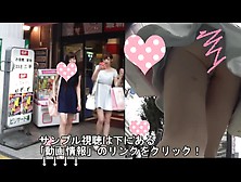 Sss級美女のミニスカートの中を真下から隠し撮り！