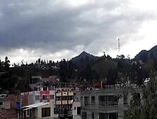 Viendo El Ferrocarril Riobamba-Ecuador