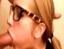 Amateur wife gives oral relief 14