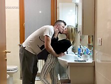 La fidanzata di mio fratello si chiude in bagno e vuole che la scopo.  Dialoghi ita.  Ankle socks