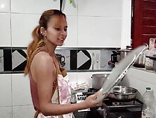 Kitchen slut comes to a conclusion to suck rod 'cuz this babe was very thirsty