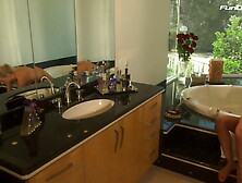 Johnny fickt alles was die beine breit macht