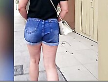 Quick sex for money at Christmas: On the street,  a chick is caught and agrees to have sex in exchange for cash to buy Christmas