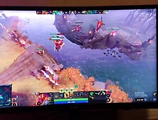 Залезла под стол и пососала мне хуй