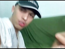 Helyo Karvalho breaking his fresh cousin,  (Dutra Sura)