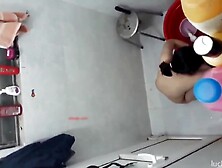 晚上趴透气窗偷窥邻居上大二的眼镜妹奶罩一解一对大奶就弹射出来这对巨乳打奶炮一定很爽. mp4