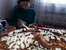 I masturbate my vagina while the masseuse offer a grind