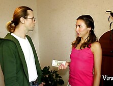 Сунул пальцы в тугую киску соседки