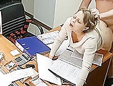 Il Baise Sa Femme Sur Le Bureau Durant Leur Pause