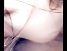 Je le suce et lèche sensuellement avec ma langue sa grosse bite