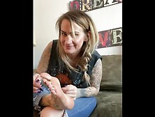 Gwen makes you Watch as she Worship's her own Feet! (Self Worship) PREVIEW